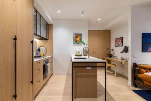 Artisan Yarra River Retreat Designer Finishes & Views