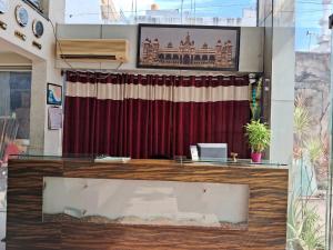 OYO Flagship 8281 Aj Palace