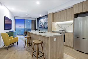Luxe 2BR Apt with Stunning Ocean and City Views!