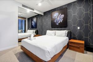 Luxe 2BR Apt with Stunning Ocean and City Views!
