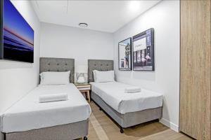Luxe 2BR Apt with Stunning Ocean and City Views!