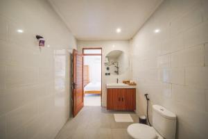 Villa Red Rose by Almalki - Stylish 4BR Villa Near Berawa Beach