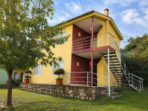 Cabaa del Sol Upper Floor 2 Bedroom Cabin for 6 Guests