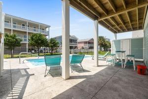 Coastal Chaos 303 Sand Piper Ln, home