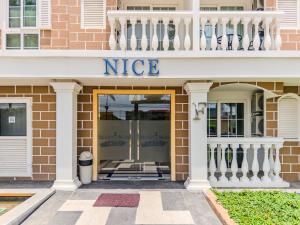 Seven Seas Cote DAzur Nice by GV