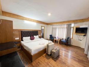 Manali Castles - Majestic Mount View Lodge