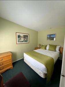 Suite 16 Green Gables Resort Lake View Retreat
