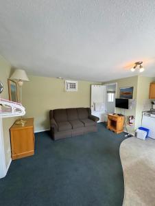 Suite 16 Green Gables Resort Lake View Retreat