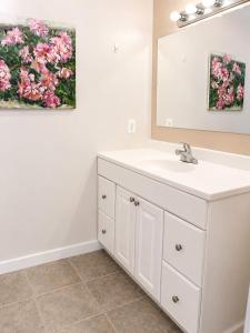 Cozy 2BR Suite in Quiet Vancouver West