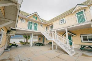 Suite 12 Green Gables Resort Lake View Retreat