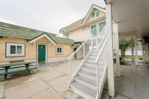 Suite 12 Green Gables Resort Lake View Retreat