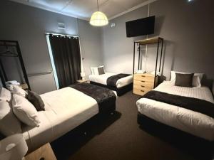 투무트 Royal Hotel Tumut 호텔 스위트룸