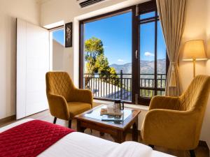 Hotel Luxeevista By Navodayans