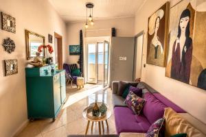 Orpheus House Beachfront 2BR Apartment with Balcony & Sea View Walk to Old Town