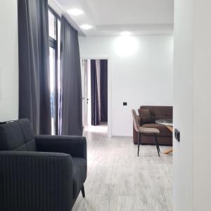 Seaside 1BR Apartment with Balcony Wi-Fi & Kitchen