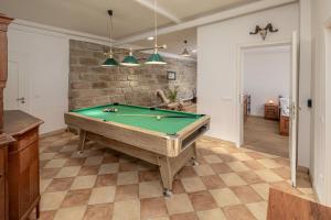 Luxuriöse Sandstein Villa - 320 qm - 7 Räume