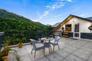 Alaya Stays Gable Pine 5 BHK Cottage with Plunge Pool amid Mountains