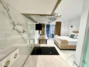 Breeze Hotel
