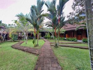 RedDoorz at Setumbu Family Cottage Borobudur