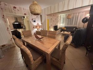 Maison Cléopâtre 4 minutes à pied de la plage 3 chambres véranda jardin parking privé