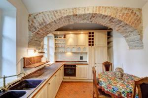 Historic Medieval Wall House with Private Garden
