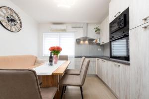 Apartment Any - 3 Bedrooms, Free Wifi, Old Town Zadar