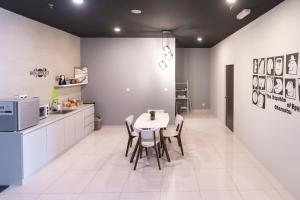 Spacious 3 Bedrooms by Cozy Home