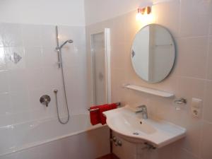 One-Bedroom Apartment (4 Adults)