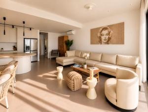 Villa YOLO SARANDA