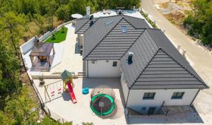 NEW! Villa Angela A modern Family Retreat