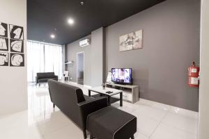 Spacious 3 Bedrooms by Cozy Home
