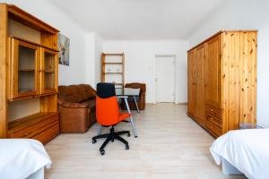 Kościuszki Spacious Apartment by BookingHost