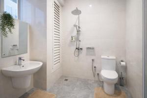 High-Rise Studio Near Beach & City Center