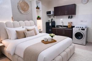 High-Rise Studio Near Beach & City Center