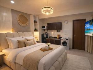 High-Rise Studio Near Beach & City Center