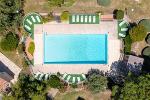 Rental with pool in a quiet setting n11