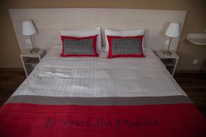 Hotels The Originals City, le Relais des Carnutes Brezolles Verneuil sur Avre : photos des chambres