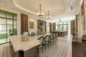 Evelyn Villa 8