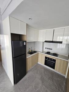 Luxury 2 Bedroom Apartment-Heated swimming pool,well equiped gym