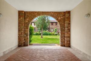 HOST4U - Relais San Vigilio Golf Apartment