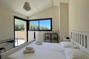 Maison des Vignes Swimming pool and charm in Lauris