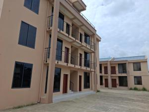2BR in DAR near beach quiet, parking, wifi apt 5