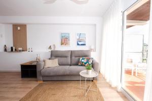 Elegancia junto al mar, apto reformado con piscina