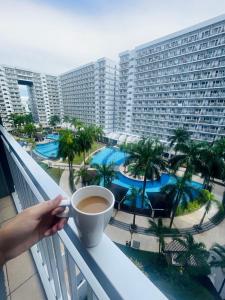 Paula & Michael Staycation at Shell Residences near moa & naia