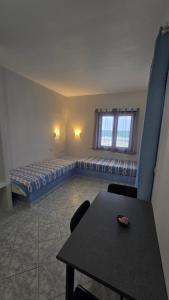 Mikes Beach Apartments & Studios