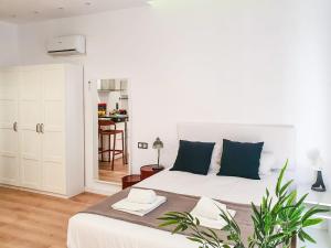 Modern Studio with Pool - Málaga Center