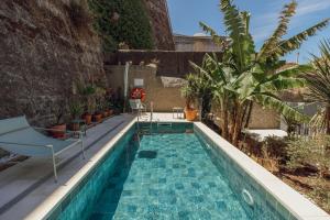 Bridge & Pool Retreat by Vacationy