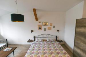 Cozy apartment-above MAIN SQUARE