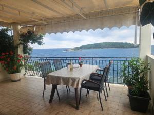 "Azzurra Apartments