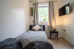3 Bed Flat Sleeps 7 Near O2 and ExCeL London